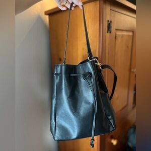 Thirty-One Bucket tote bag, super cute & perfect condition.
Just downsizing